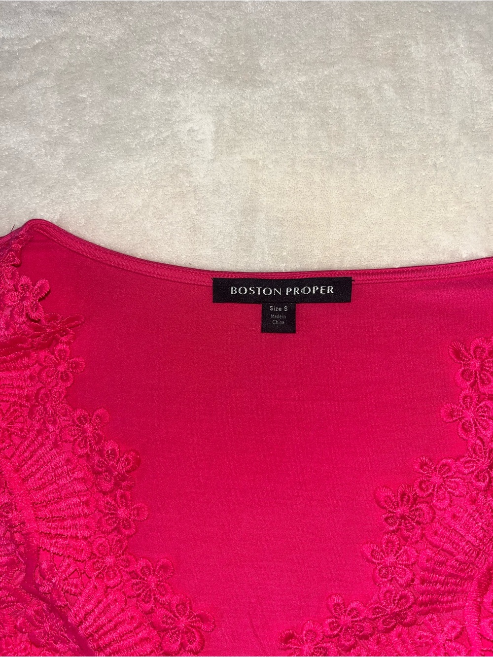 Boston Proper Hot Pink Scallop Lace V-Neck Long Sleeve Blouse Small - Picture 3 of 14